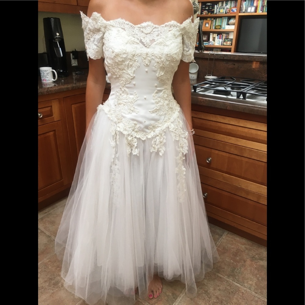 Gorgeous off the Shoulder Wedding Gown